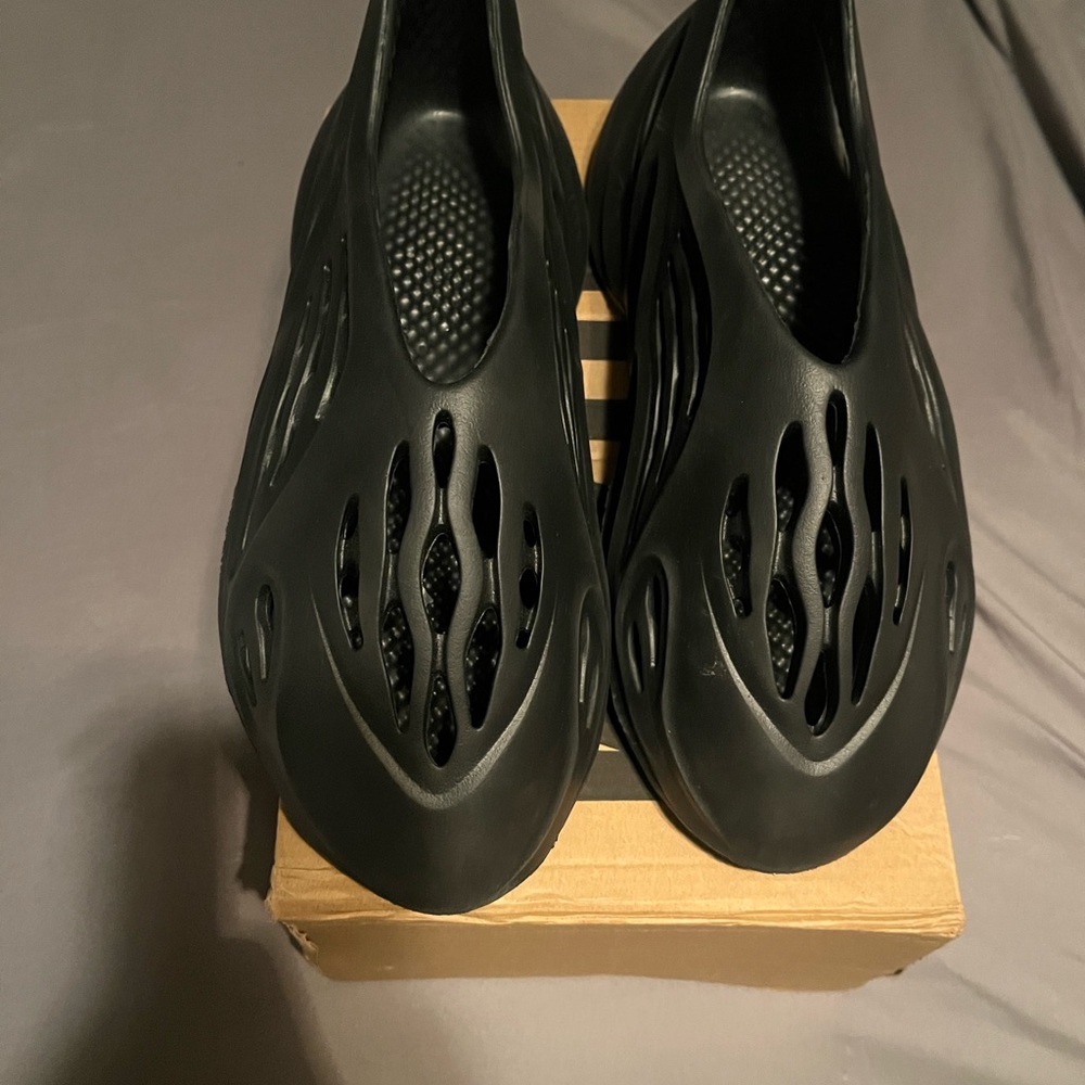 Yeezy foam runner size 10
